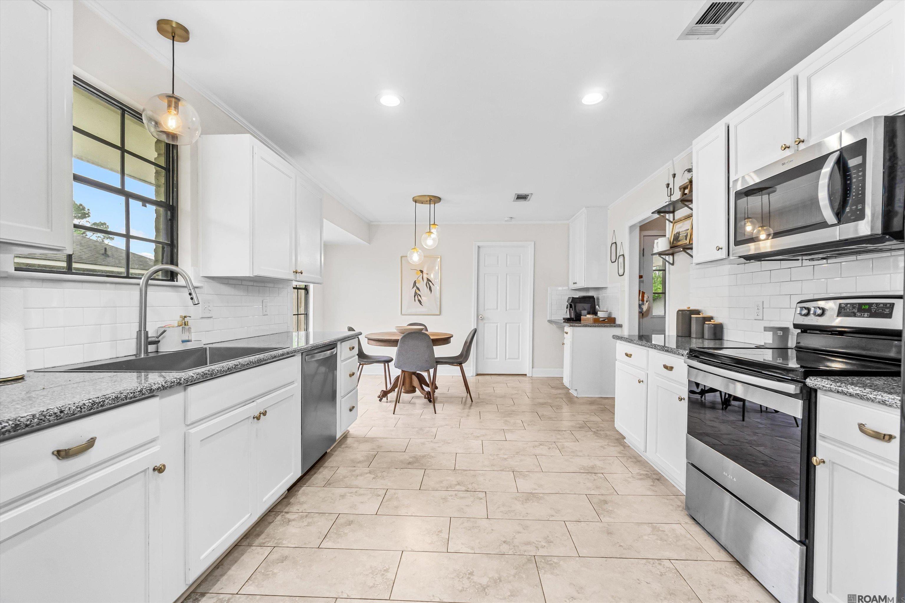 Property Photo: 1341 S Flannery Rd LA 70816