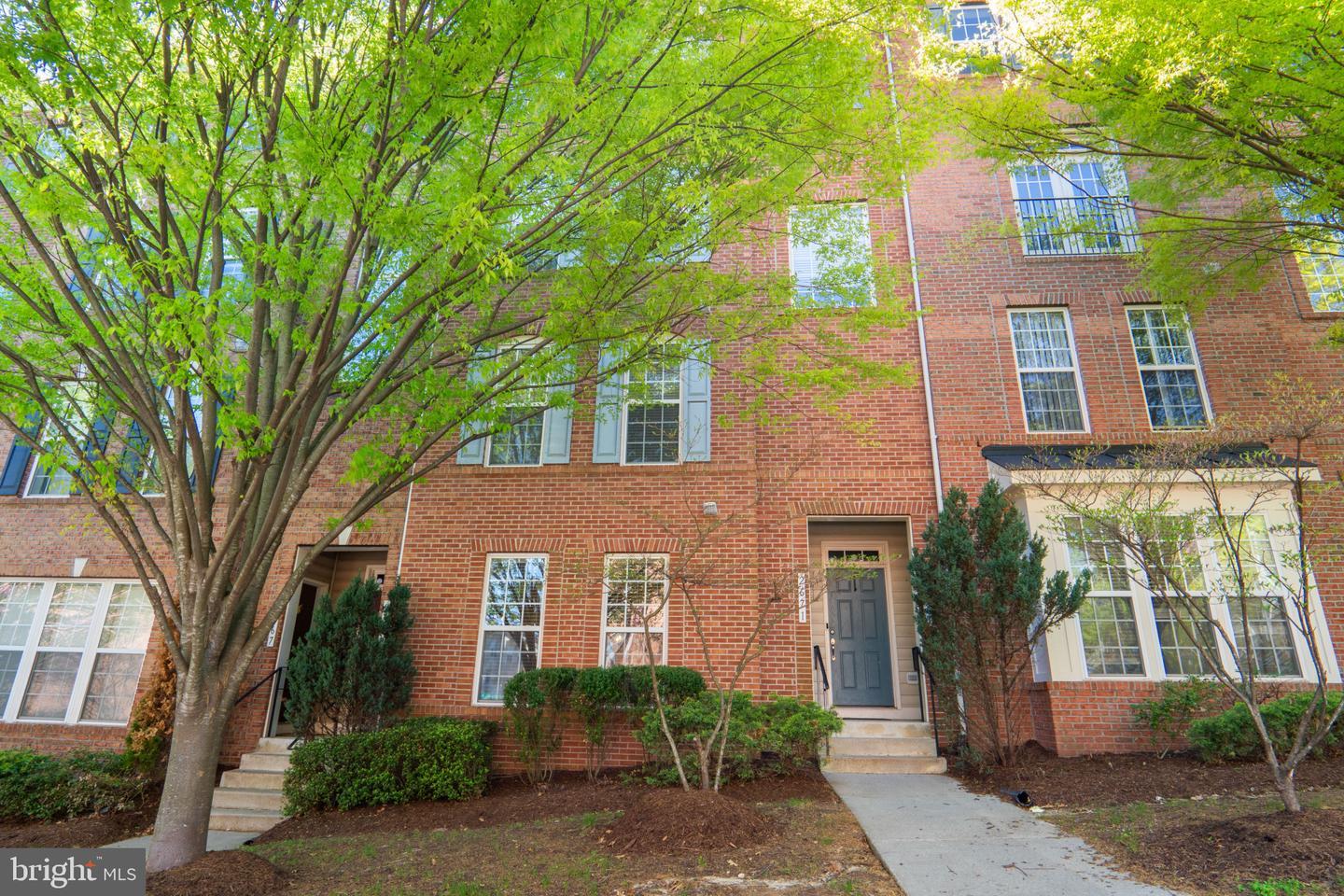 Property Photo: 2671 Sheffield Hill Way VA 22191