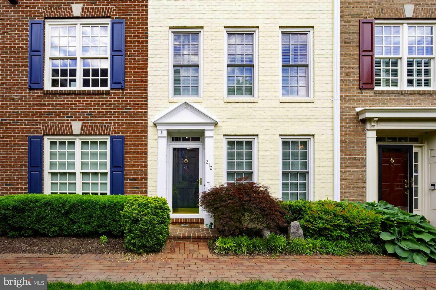 Property Photo: 312 S Fayette Street VA 22314