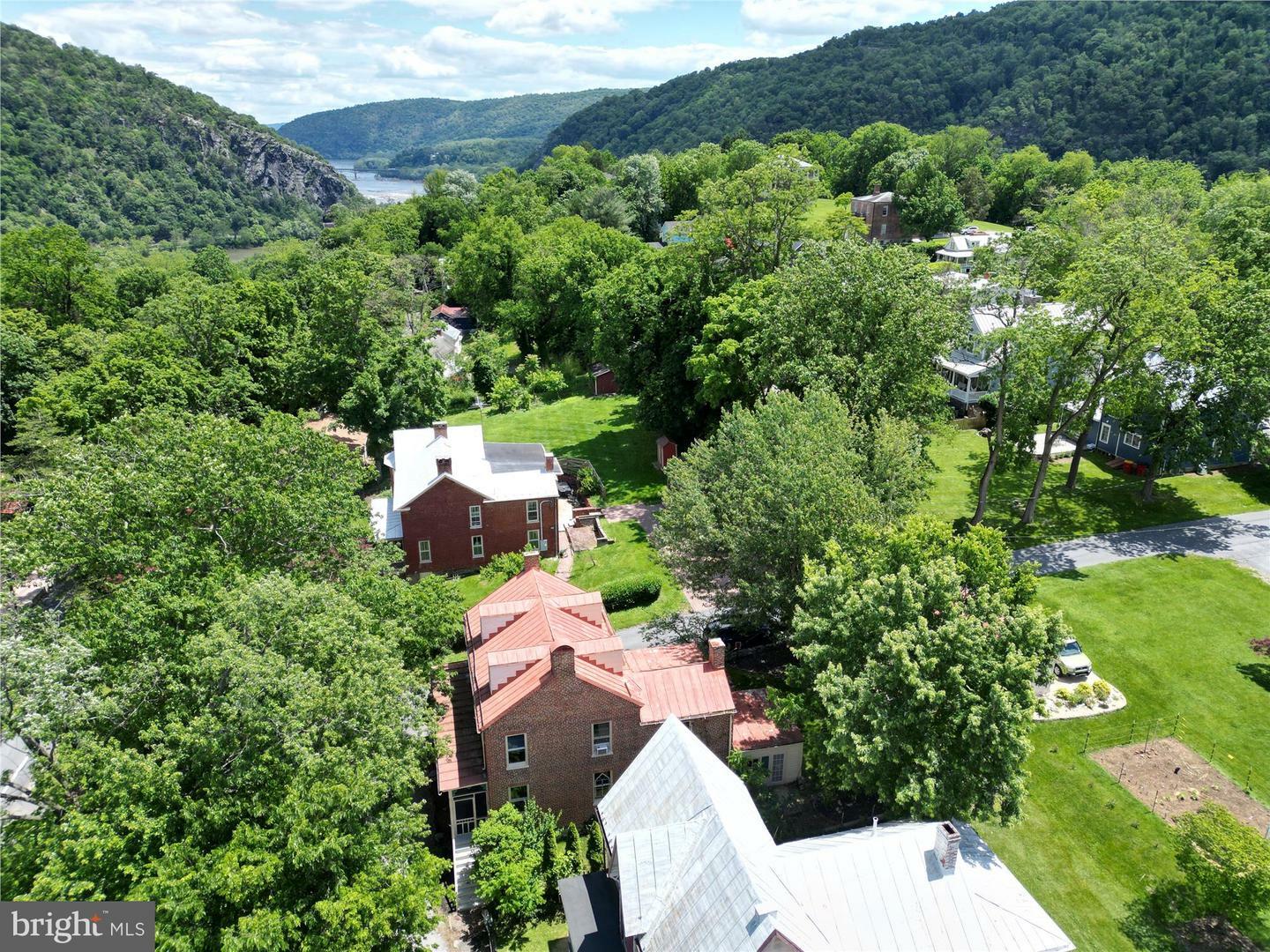 Property Photo: 501 Park Row Place WV 25425