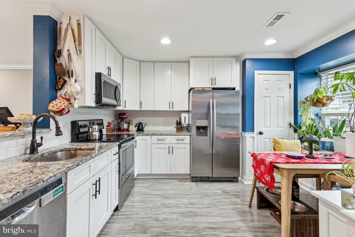 Property Photo: 71 Sudbury Square VA 20164