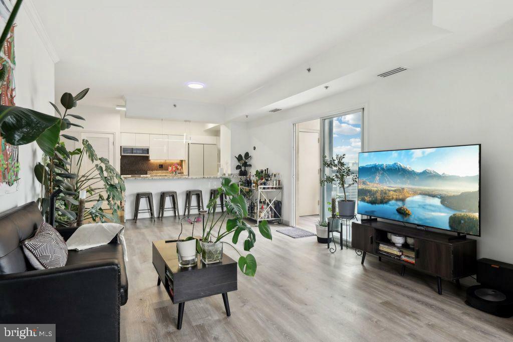 Property Photo: 1211 S Eads Street 1701 VA 22202