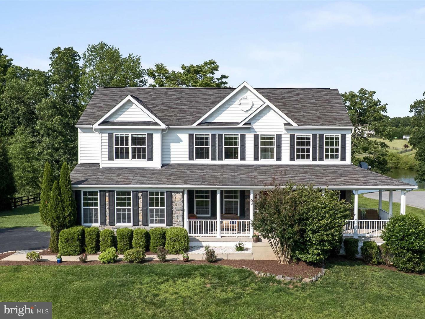 Property Photo: 36522 Winding Oak Place VA 20132