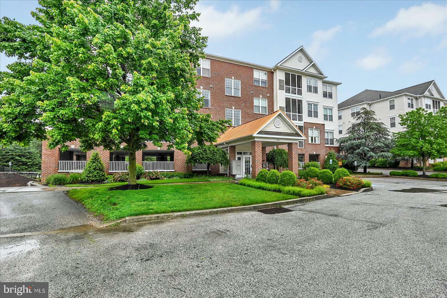 Property Photo: 1050 Crest Way 403 PA 17403