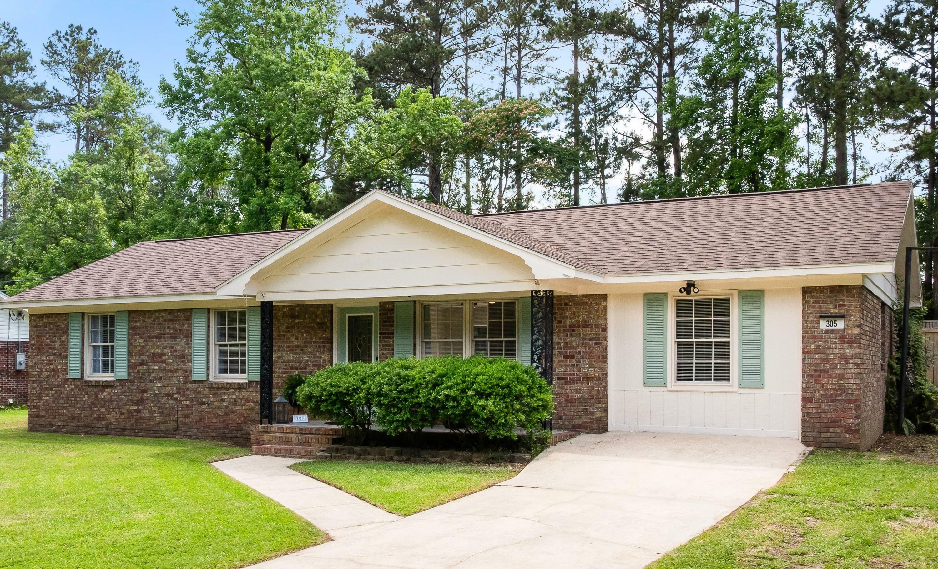 Property Photo: 305 Forest Circle SC 29483