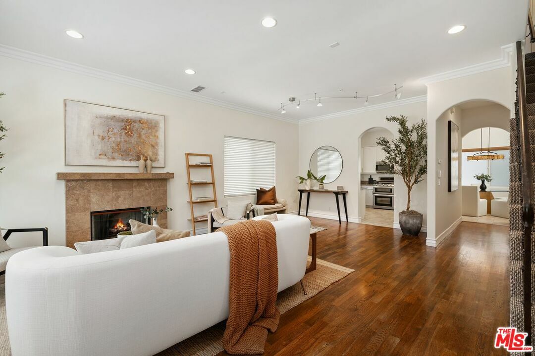 Property Photo: 4125 W Hood Ave CA 91505