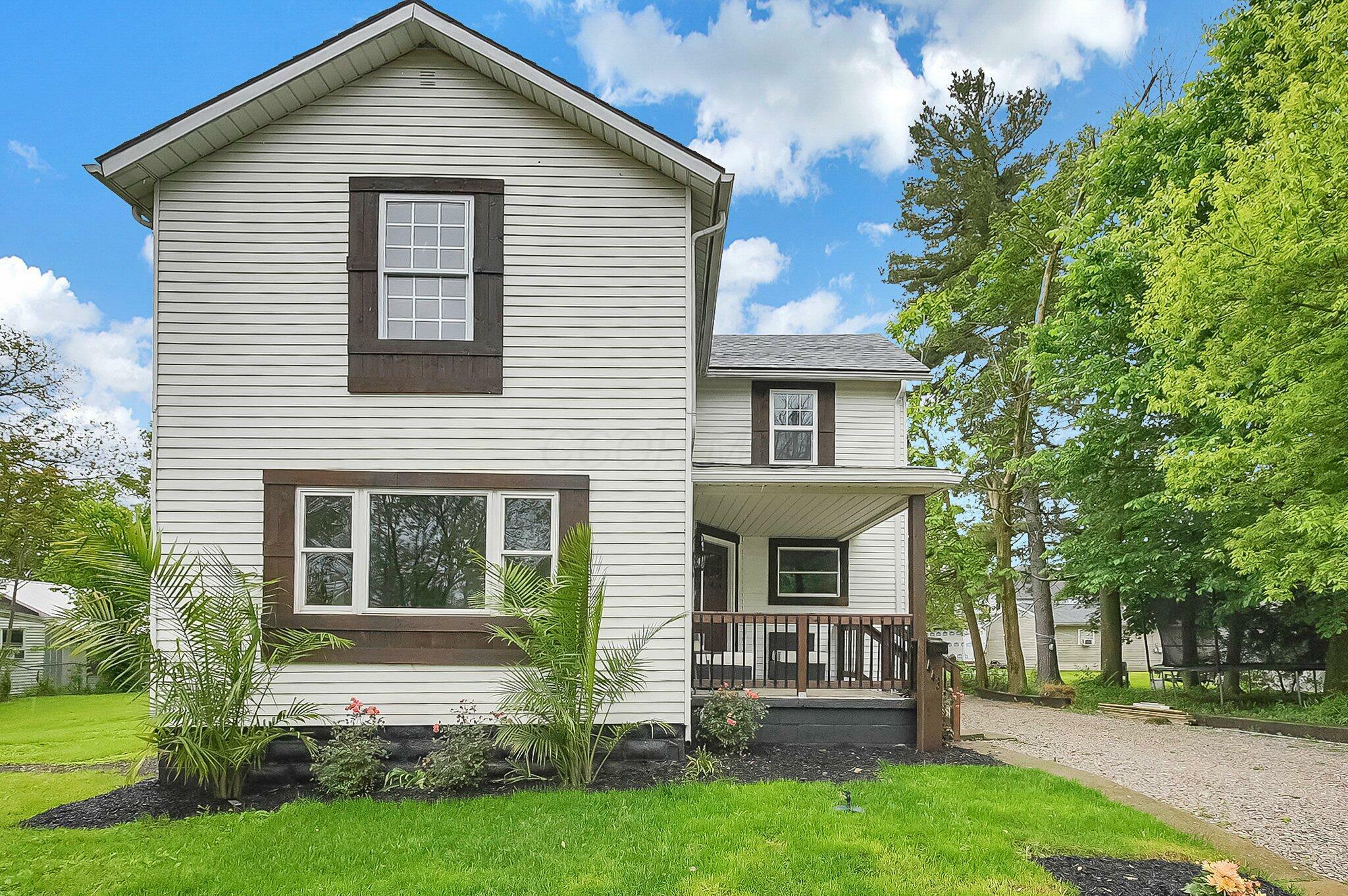 Property Photo: 443 E Farming Street OH 43302