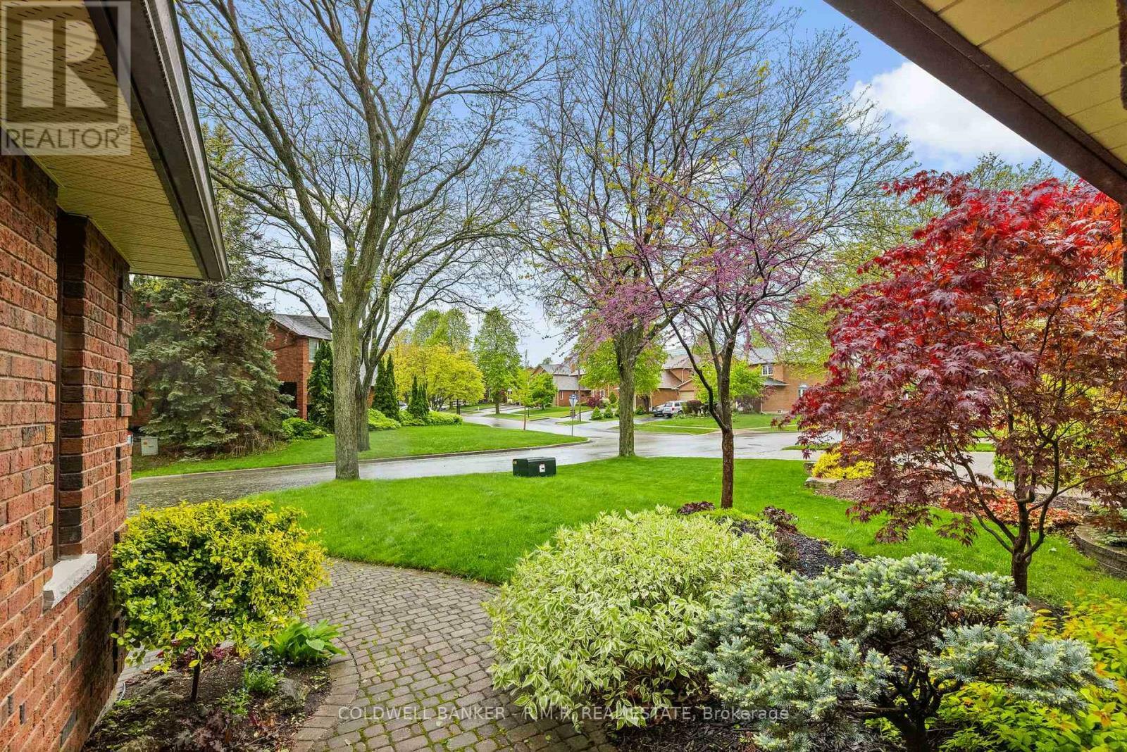 Photo de la propriété: 9 O'Connor Drive ON L1N 7X7