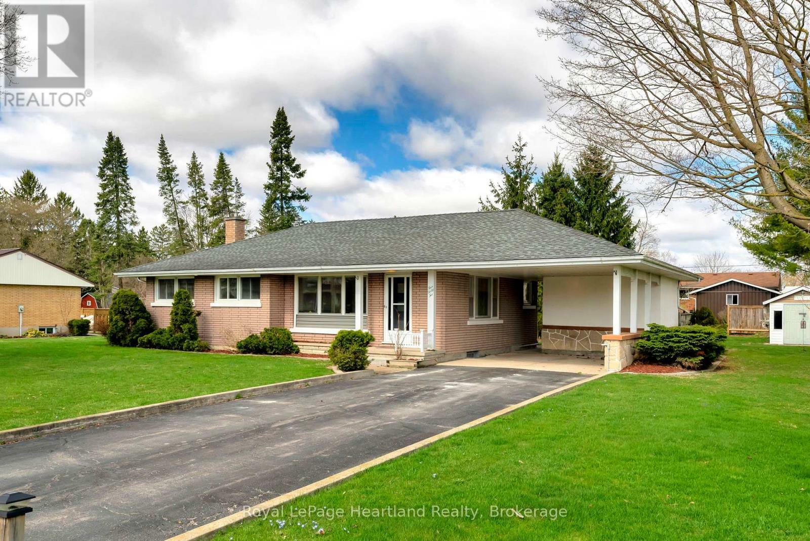 Property Photo: 542 Angus Street ON N0G 2W0