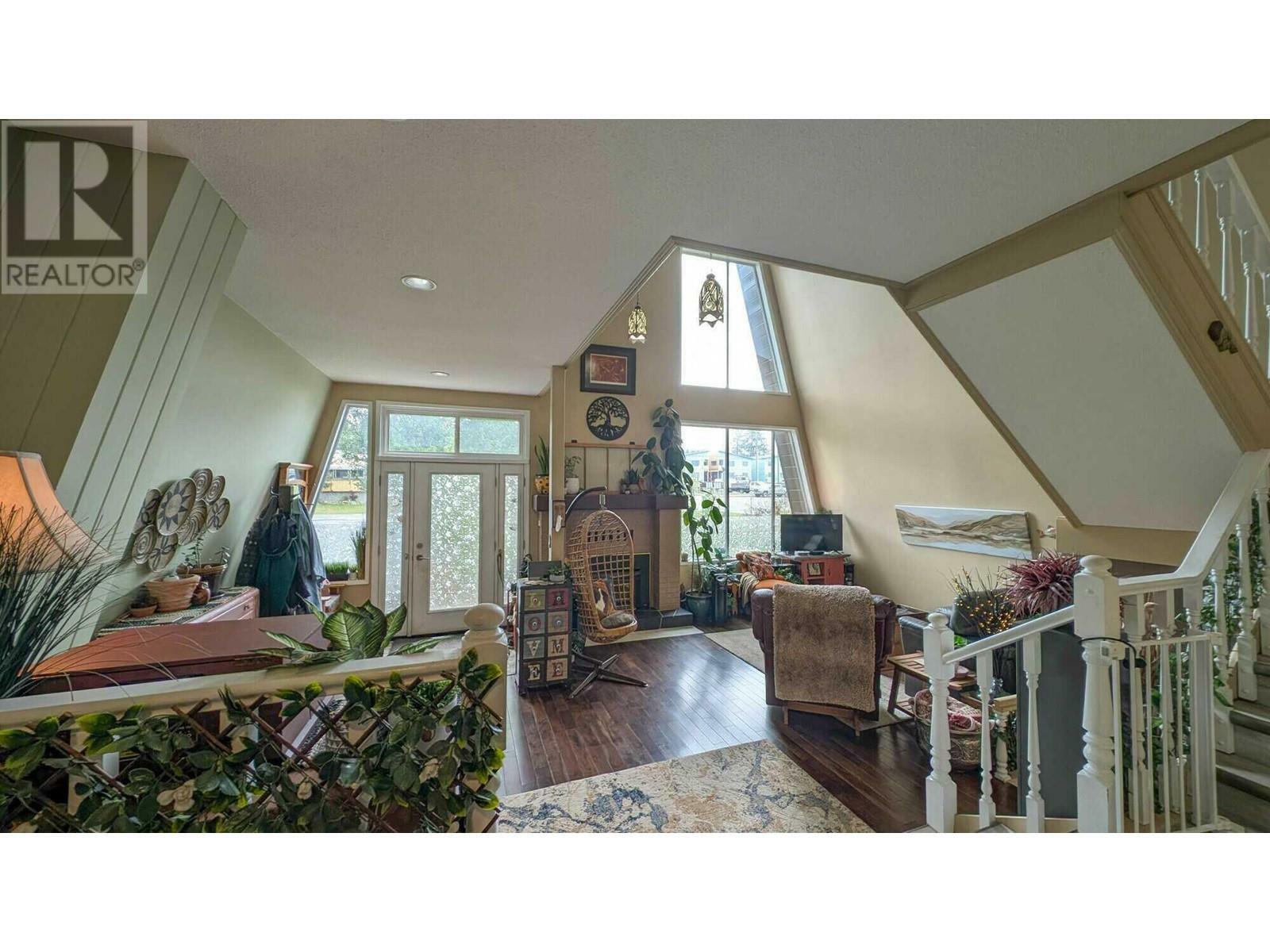 Property Photo: 483 305 Street BC V1A 3H7