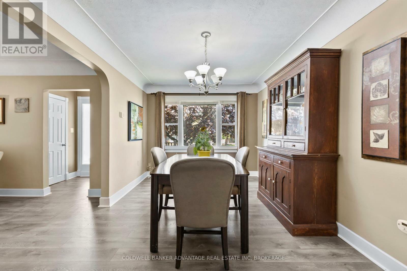 Photo de la propriété: 302 Main Street East ON L3M 1P8