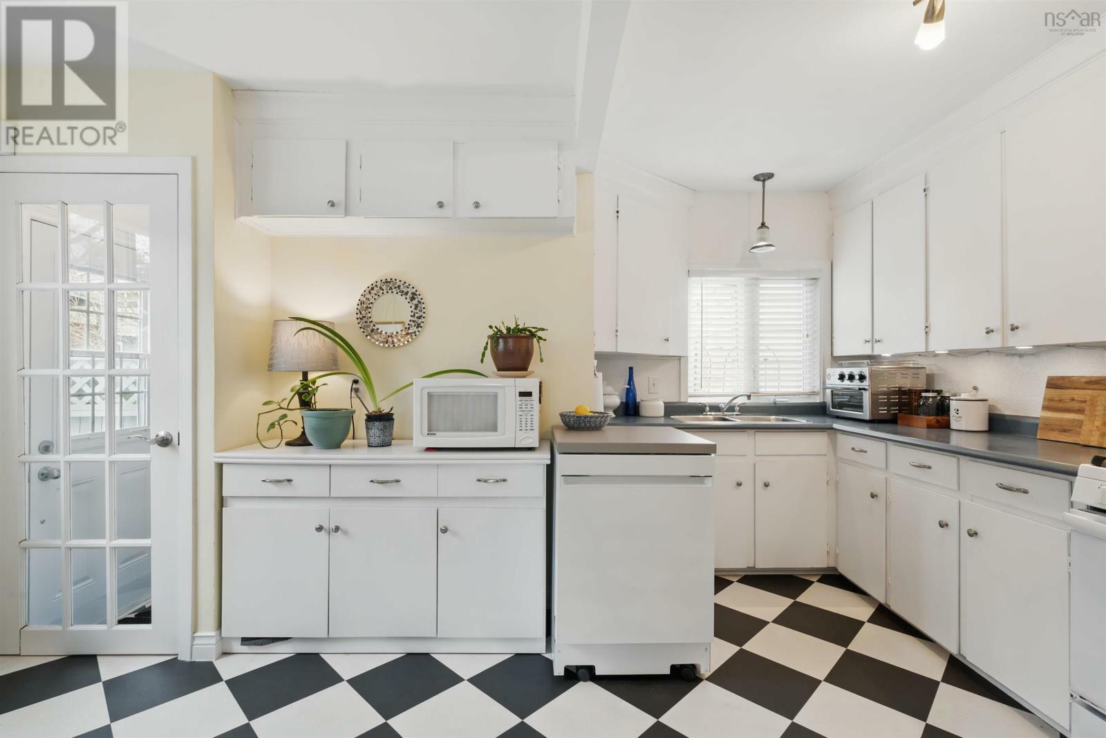 Photo de la propriété: 2793 Connaught Avenue NS B3L 2Z8