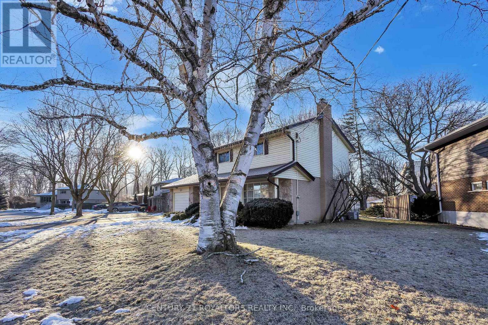 Property Photo: 279 Kenneth Avenue ON N2A 1W5