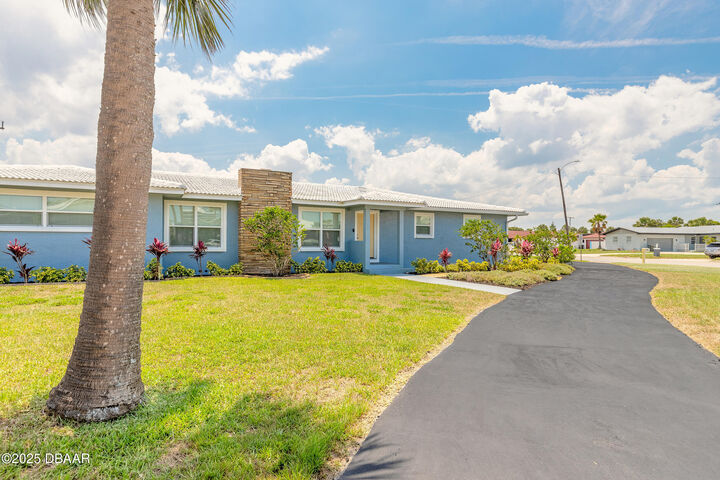 Property Photo:  1032 Bel Aire Drive  FL 32118 