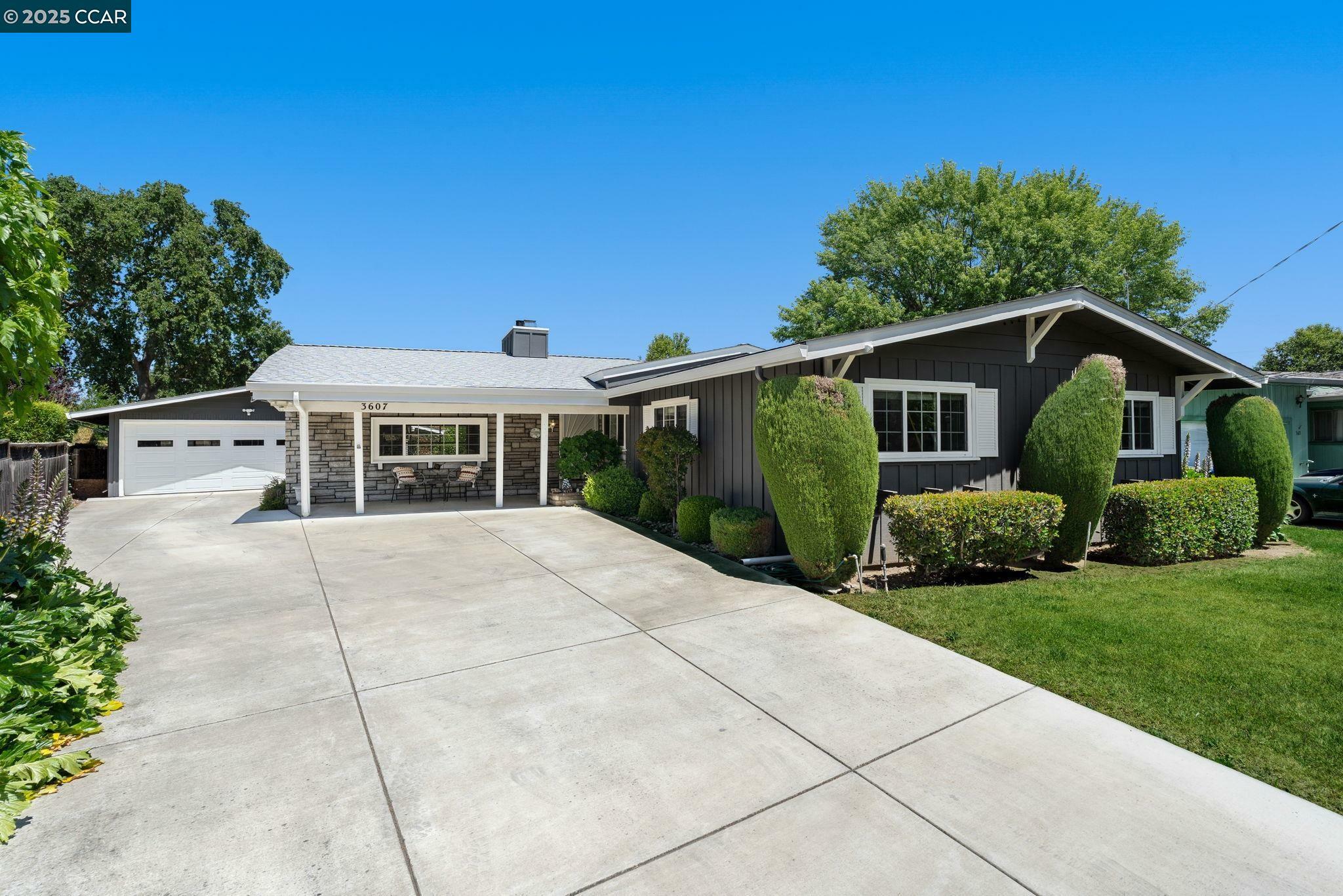 Property Photo: 3607 Hammond Pl CA 94519