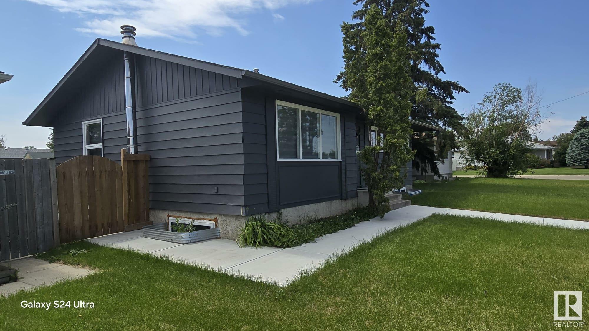 Photo de la propriété:  936 Knottwood NW  AB T6K 3C2 