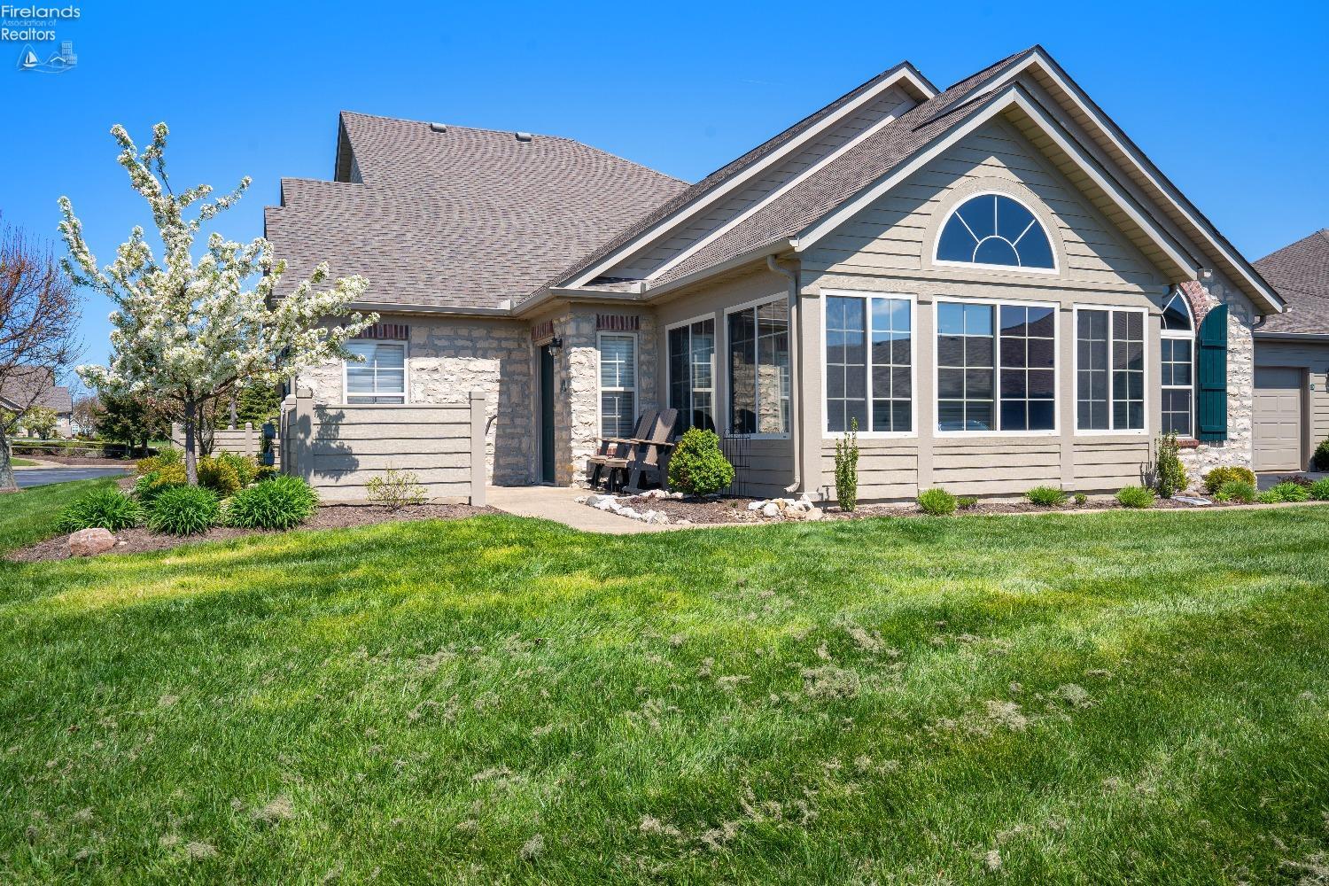 Property Photo:  