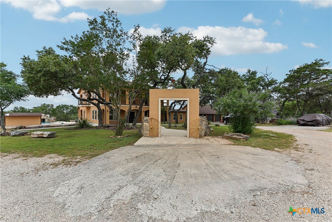 Property Photo: 4401 Hilliard Road TX 78666