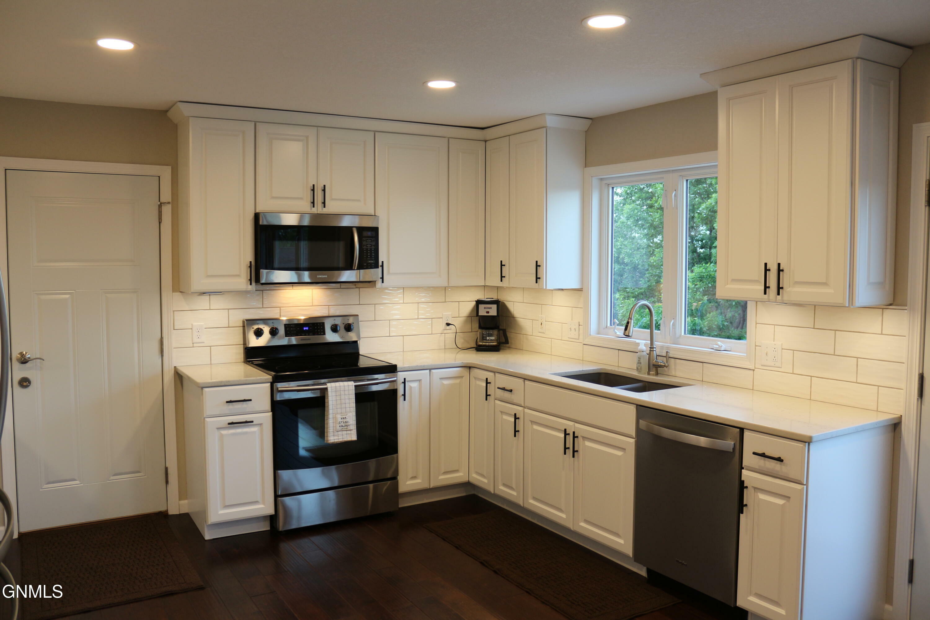 Property Photo: 1801 26th Street ND 58501