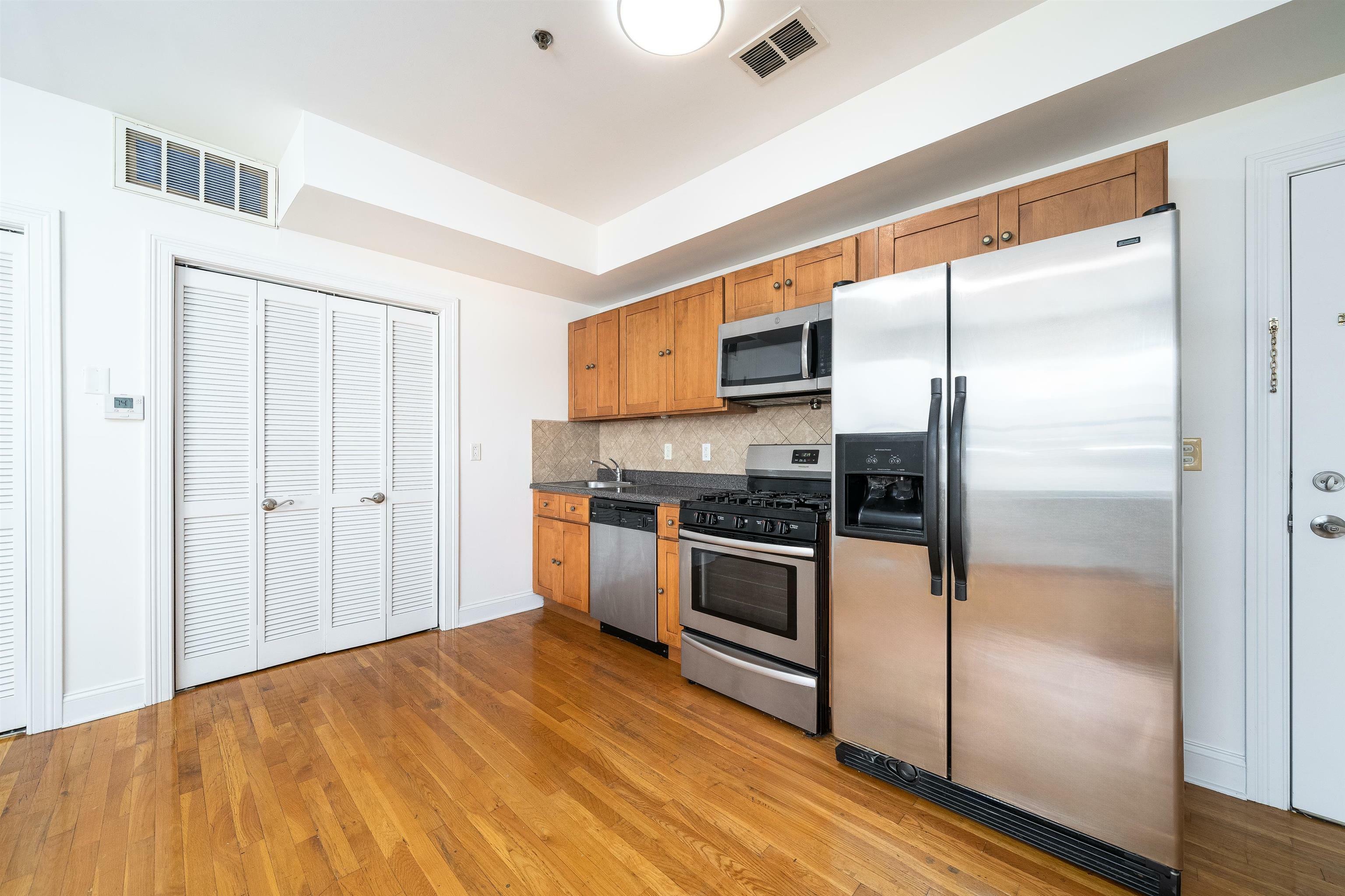 Property Photo: 528 47th St 4D NJ 07047