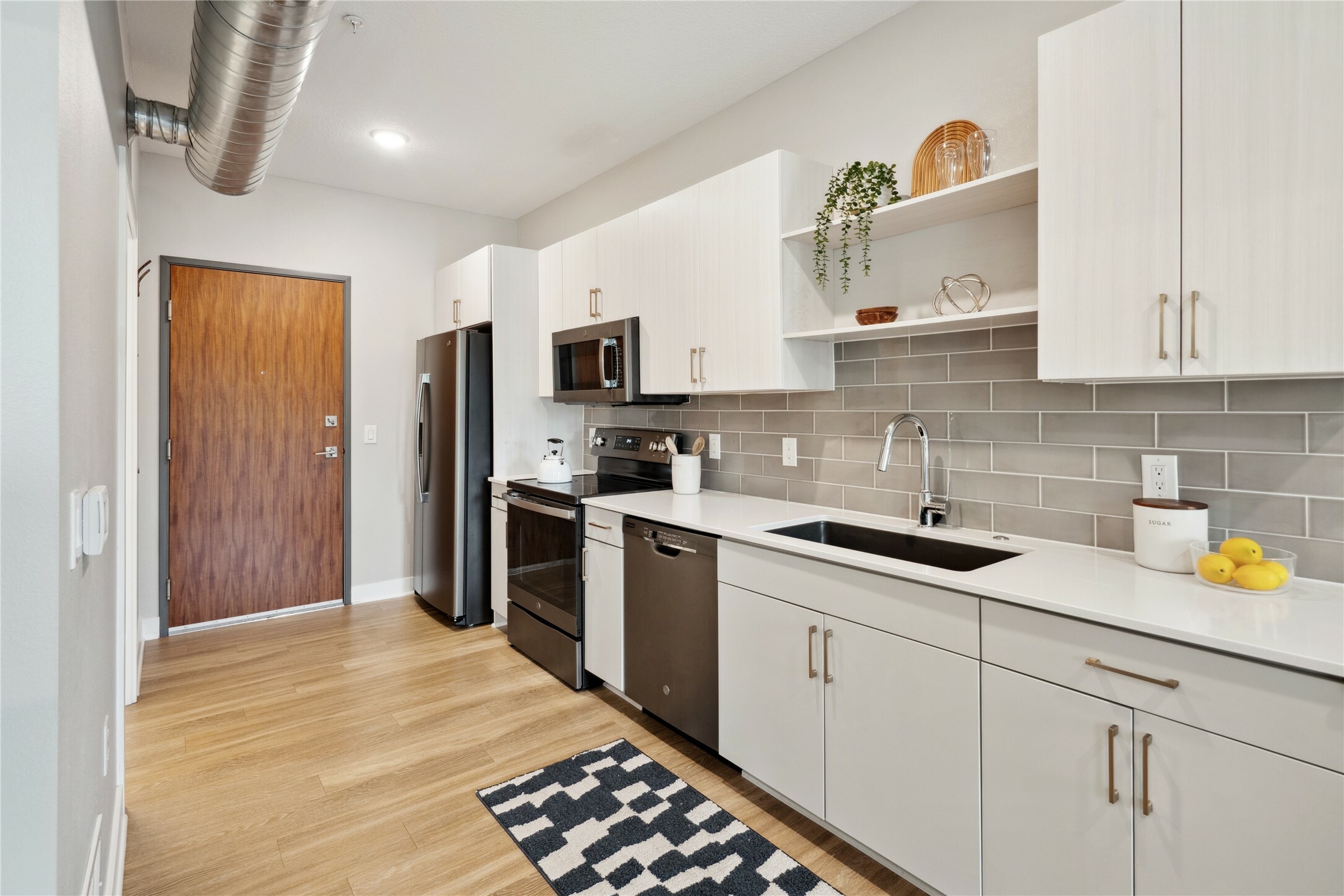 Property Photo: 450 SW 7th Street 205 IA 50309