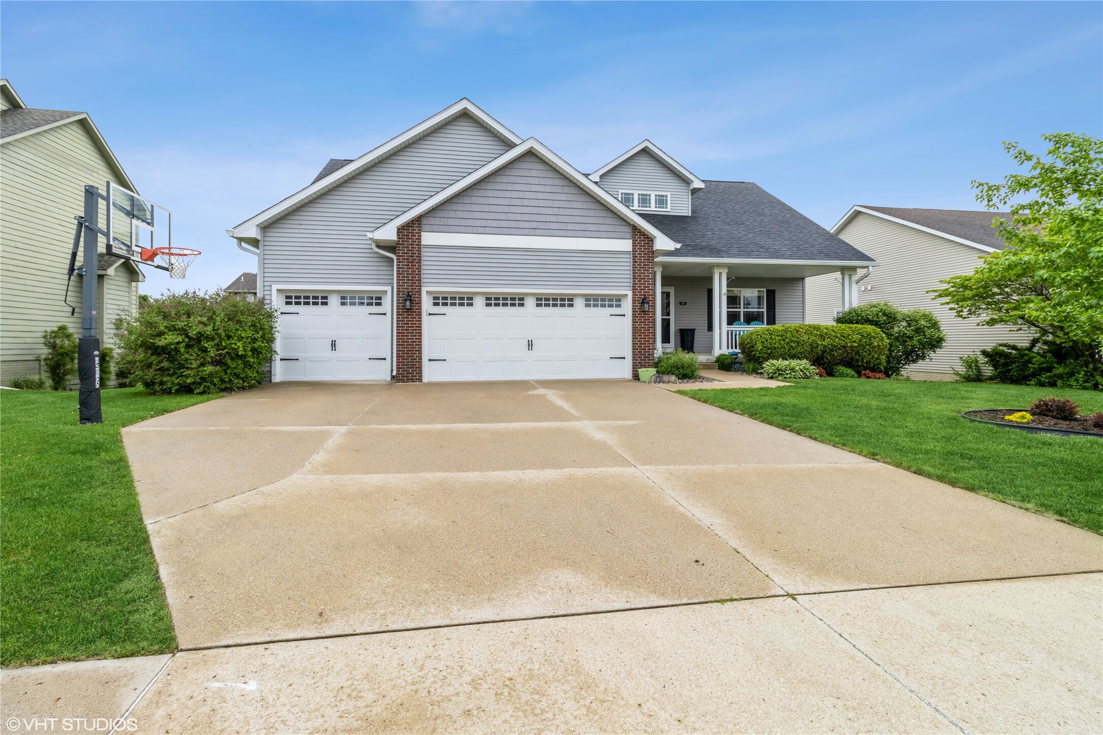 Property Photo: 703 NE 46th Court IA 50021