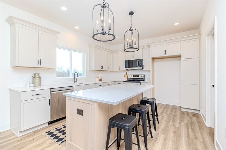 Property Photo:  305 NW Woodmoor Drive  IA 50263 