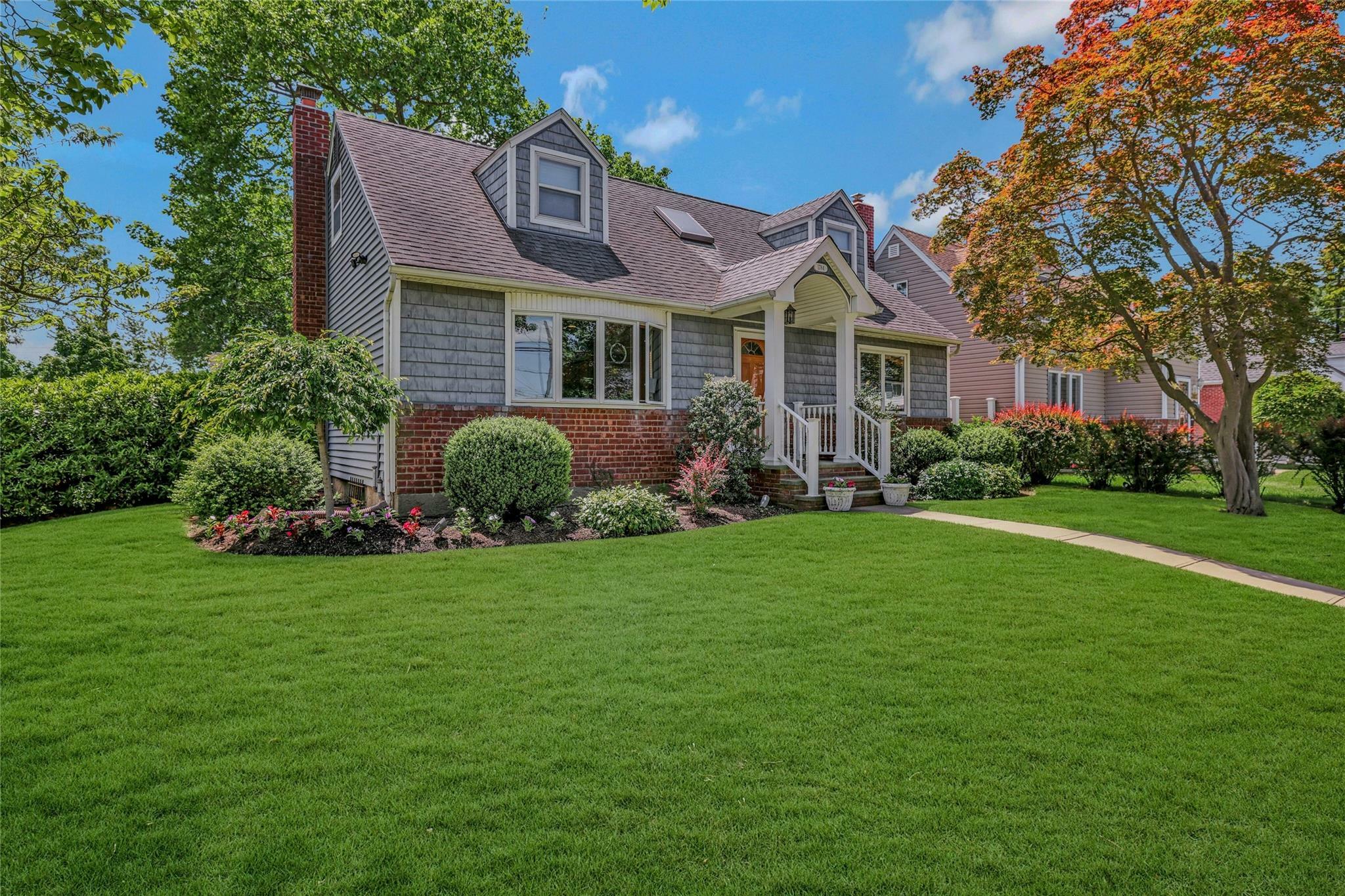 Property Photo: 1784 W End Avenue NY 11040