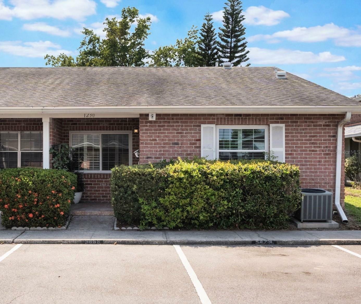 Property Photo: 1230 Americana Place FL 32807