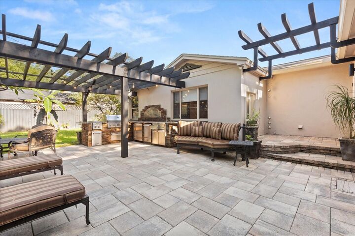 Property Photo:  100 Kennison Drive  FL 32801 