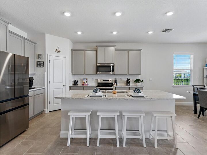 Property Photo:  152 Bright Ibis Avenue  FL 33572 
