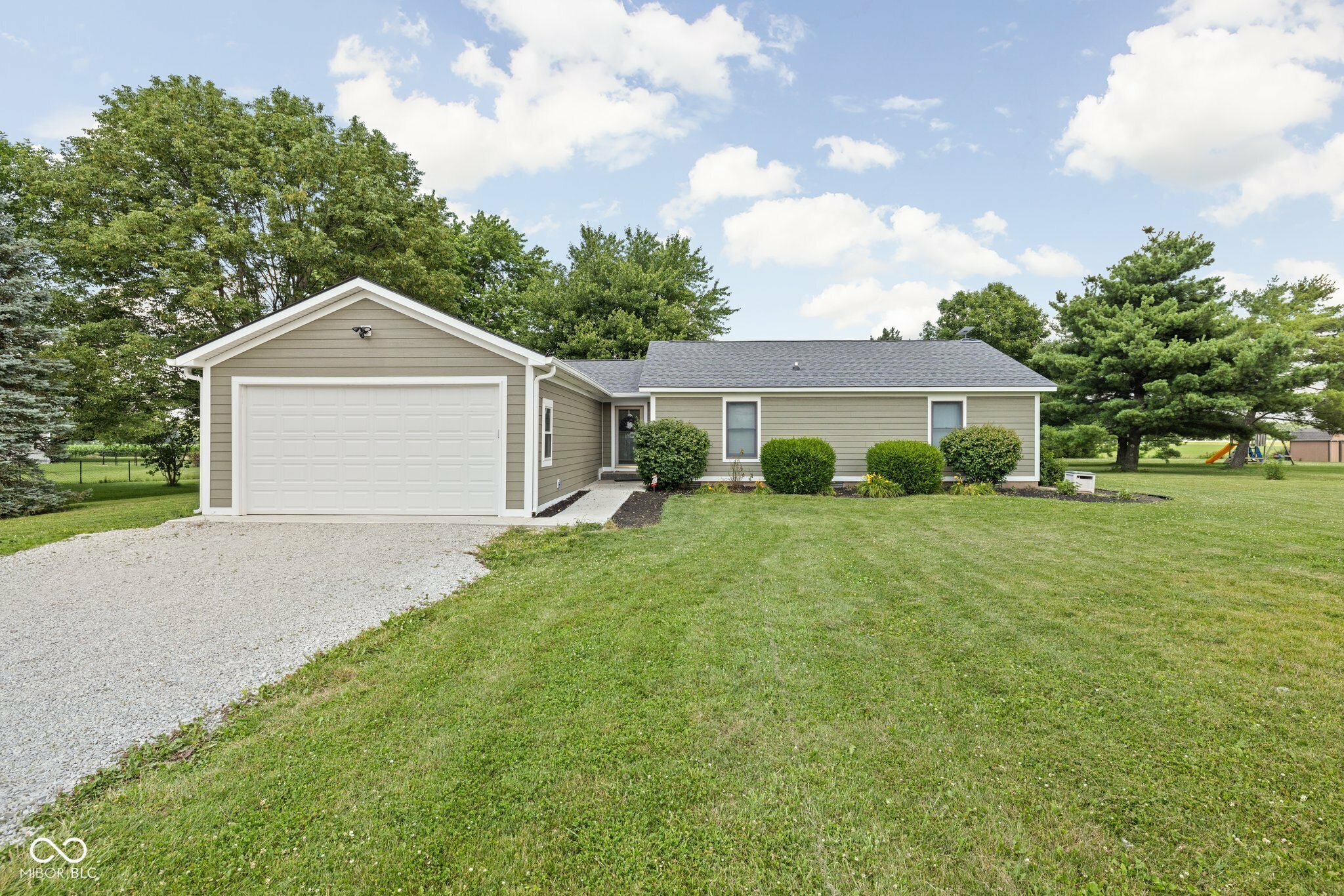 Property Photo: 3020 E 400 S IN 46052