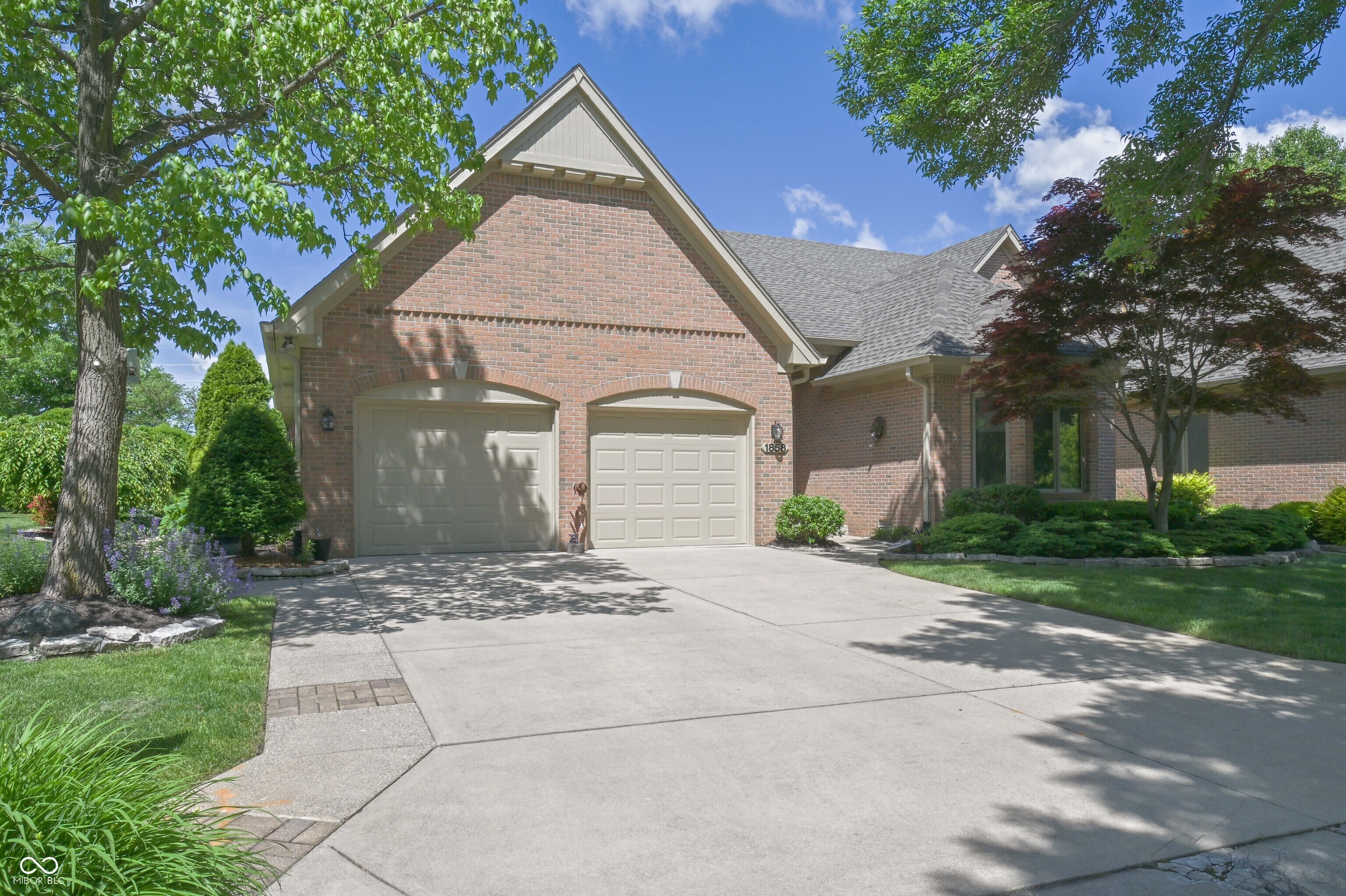 Property Photo:  1858 Broadleaf Court  IN 46143 
