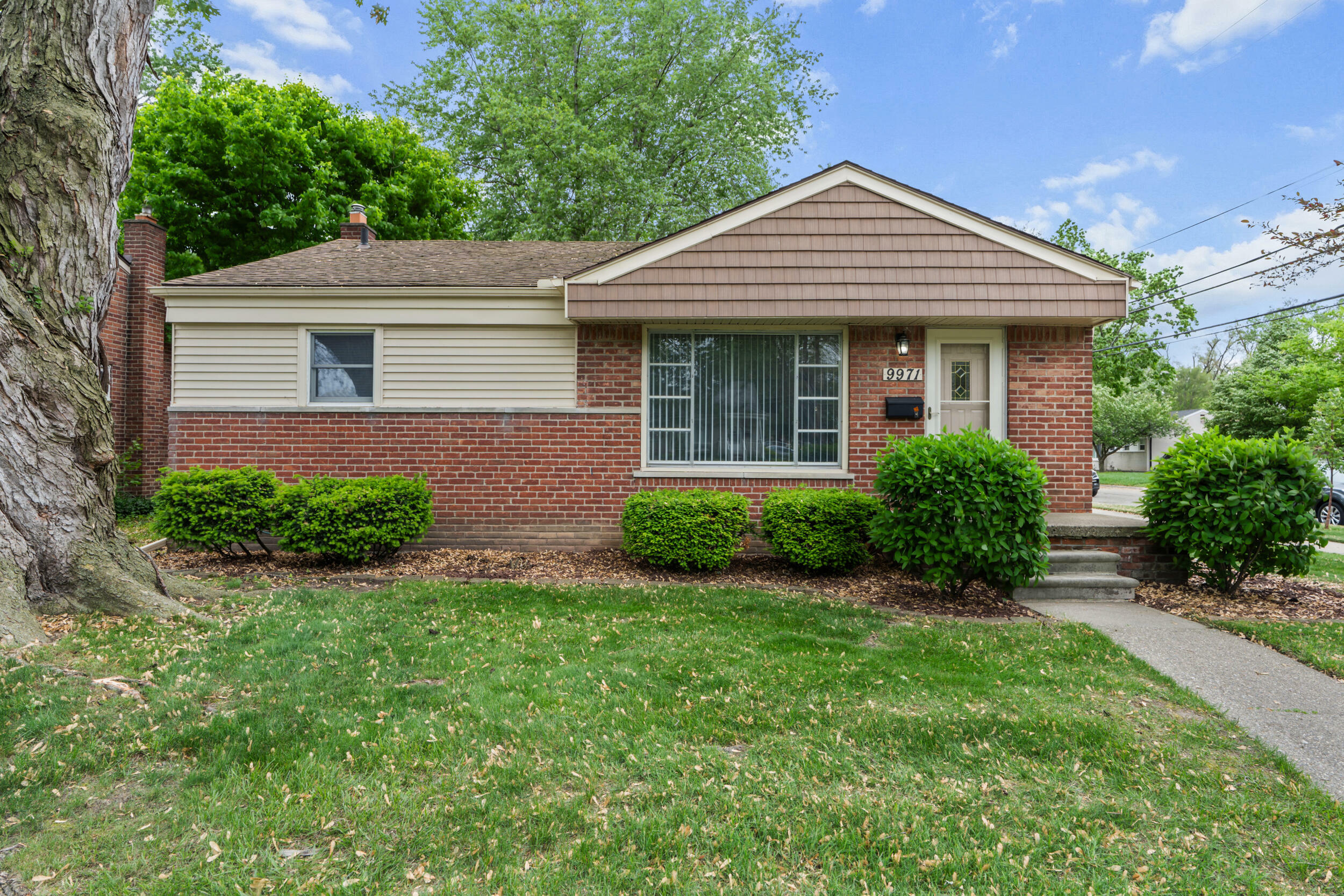 9971 Doris Street  Livonia MI 48150 photo