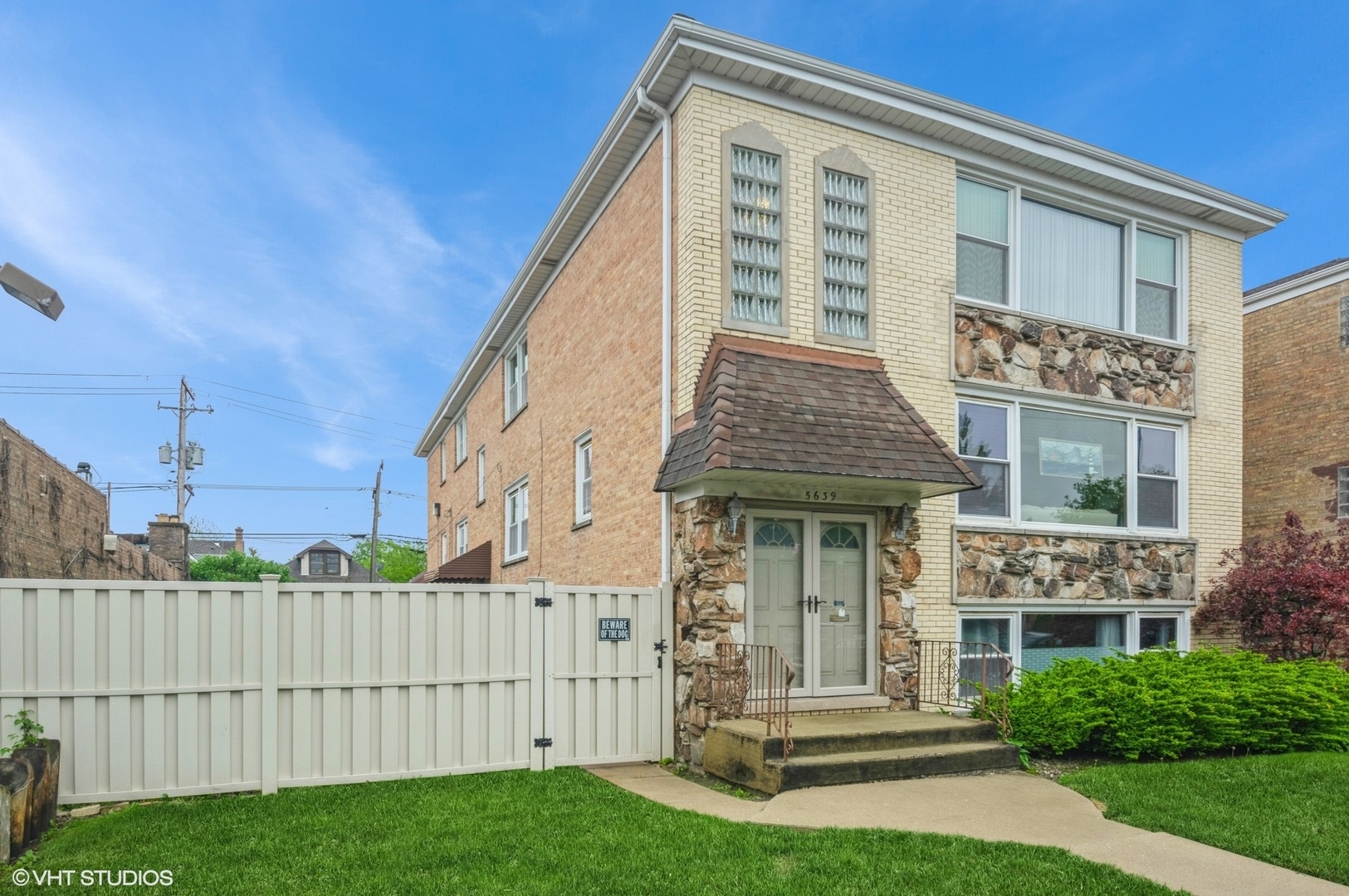 Property Photo: 5639 W Montrose Avenue IL 60634