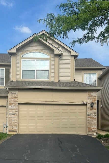 Property Photo: 1676 Fredericksburg Lane IL 60503
