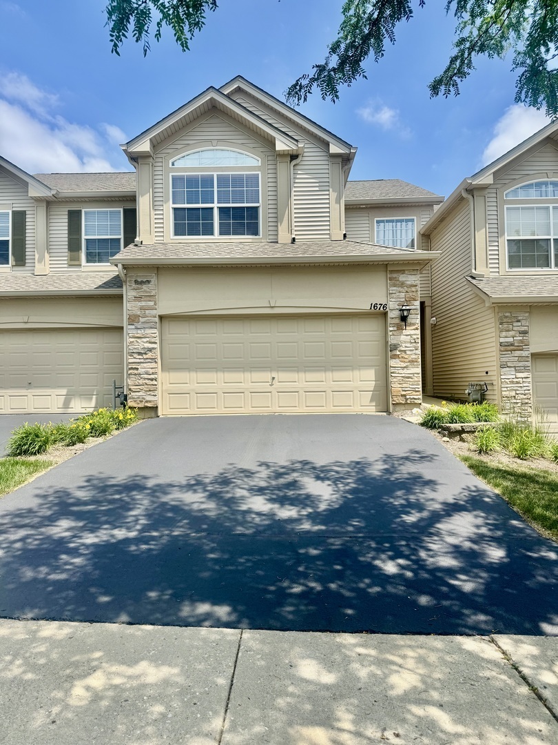Property Photo: 1676 Fredericksburg Lane IL 60503
