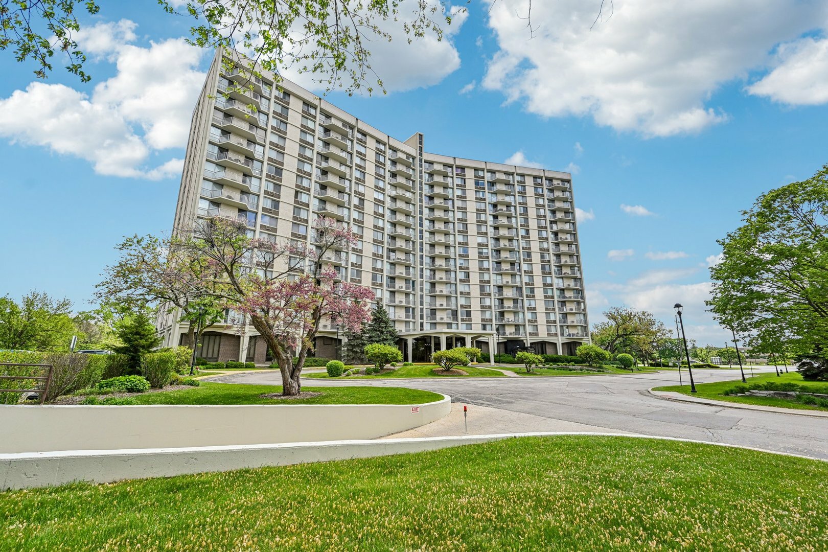 40 N Tower Road 3G  Oak Brook IL 60523 photo