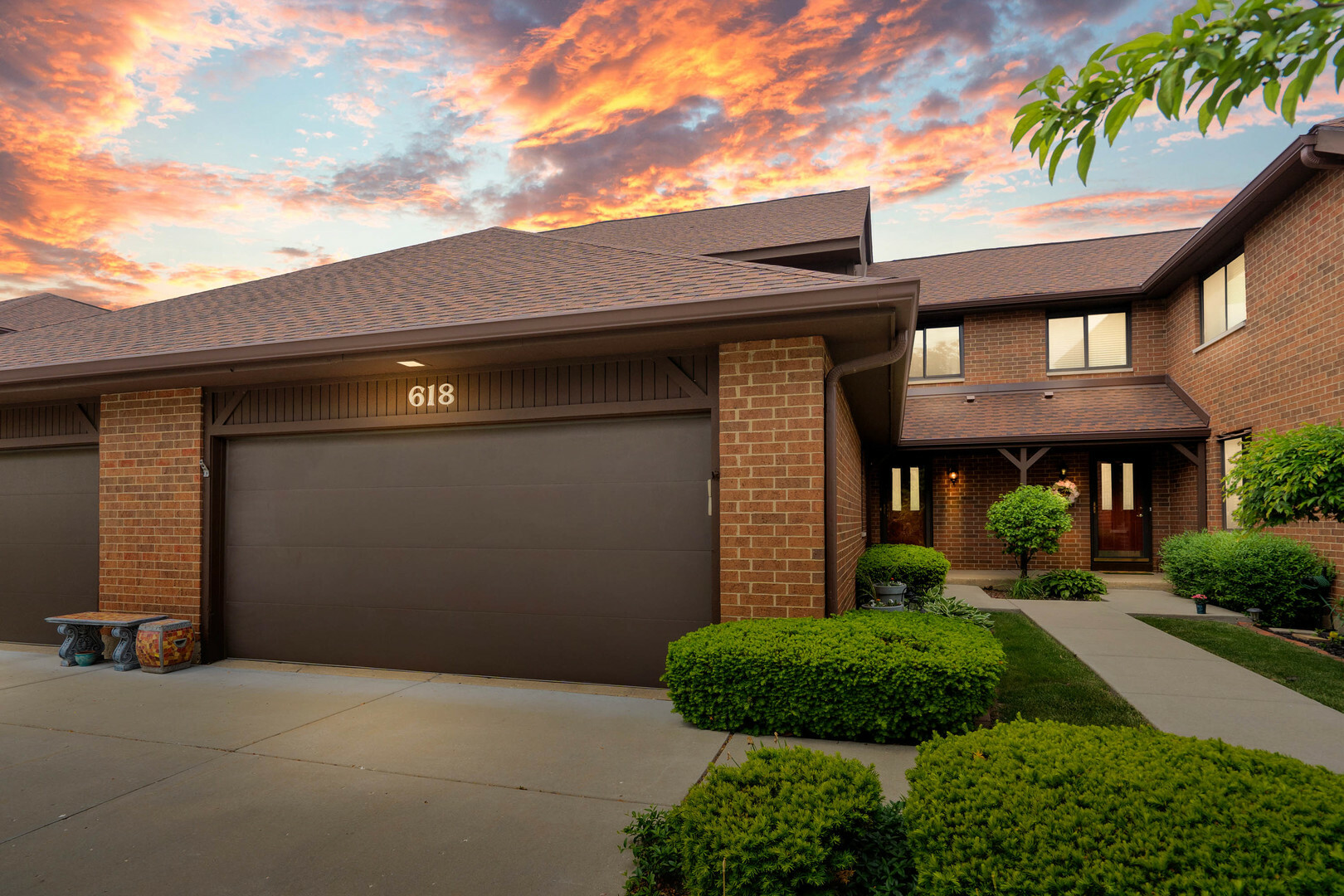 Property Photo: 618 Cress Creek Lane IL 60014