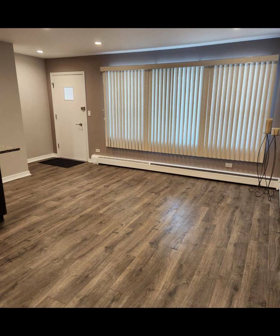 Property Photo: 720 N Western Avenue 10 IL 60068