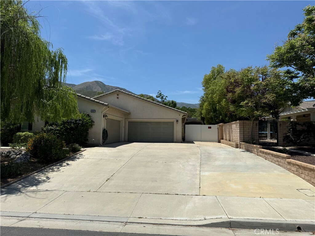 Property Photo: 30867 Via Bonica CA 92530