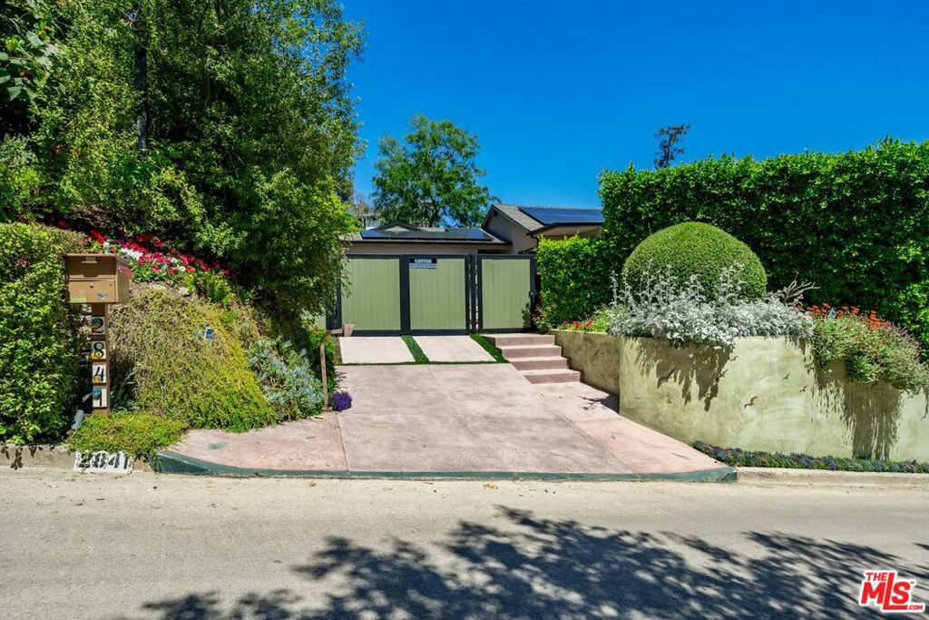 Property Photo: 2841 Montcalm Avenue CA 90046
