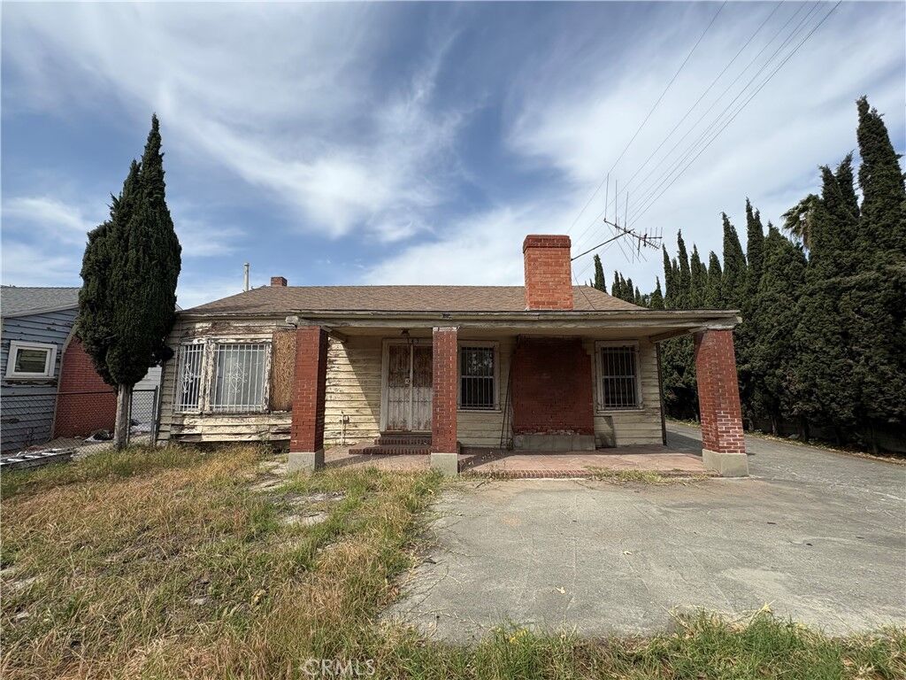 Property Photo:  143 E Avenue 43  CA 90031 