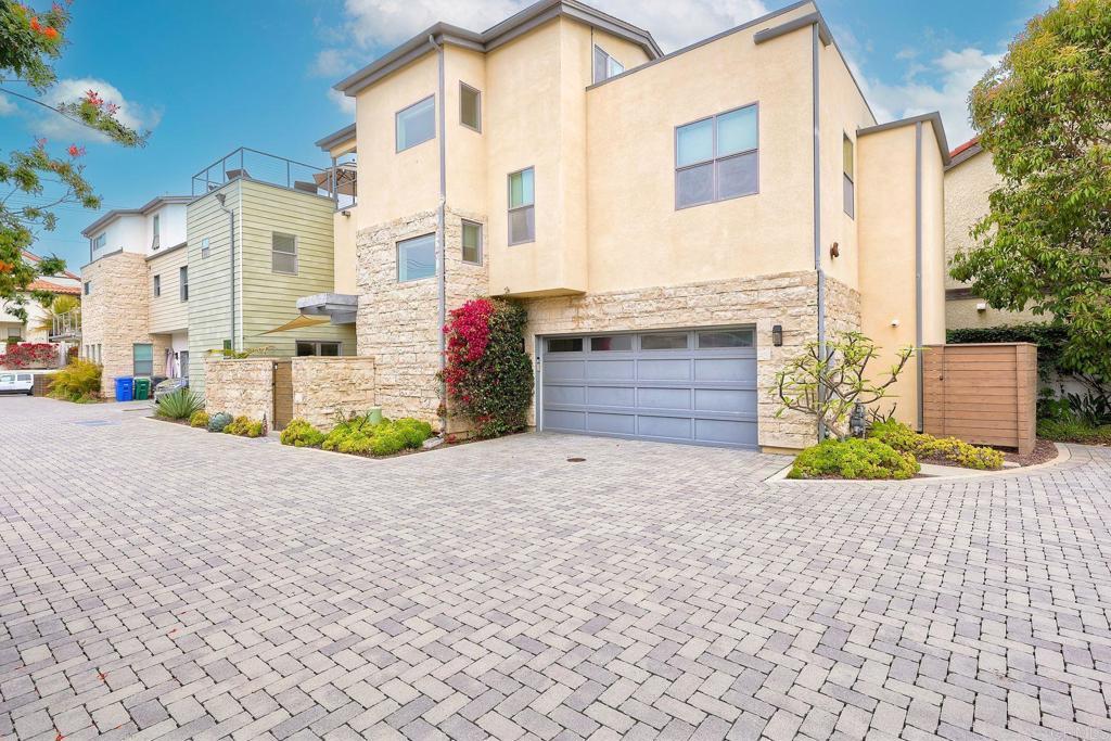 295 Chinquapin Ave  Carlsbad CA 92008 photo