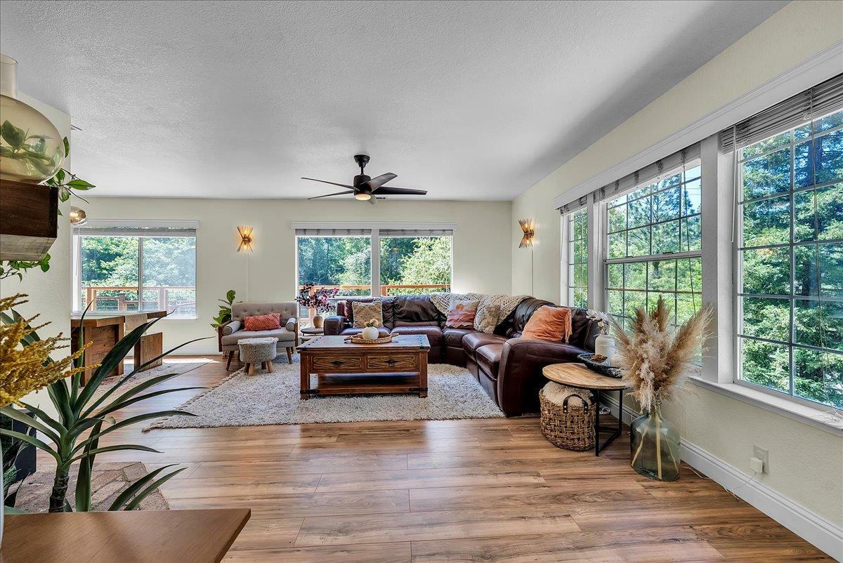 Property Photo: 820 Estey Way CA 95667