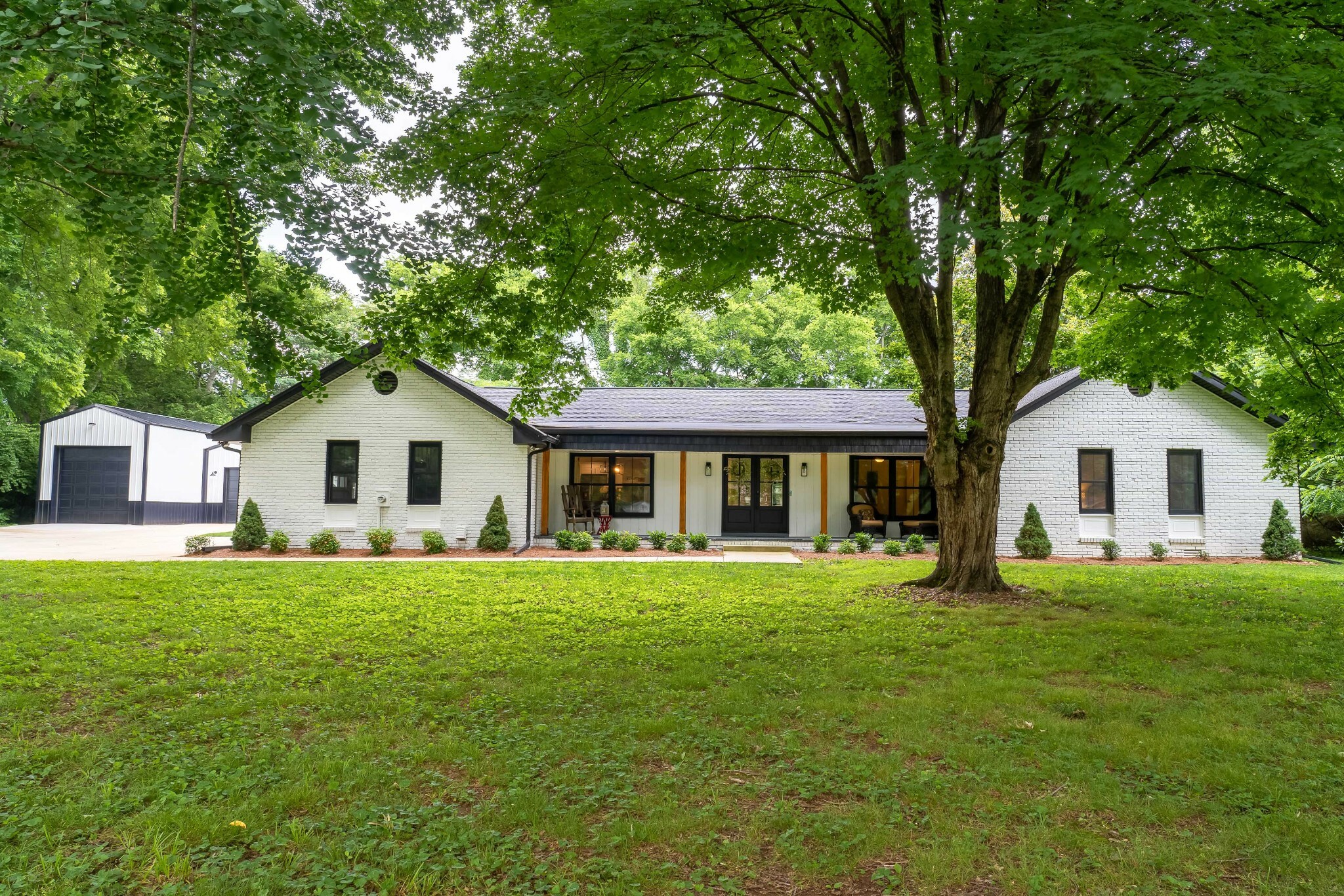 Property Photo:  301 Rosebrook Dr  TN 37066 