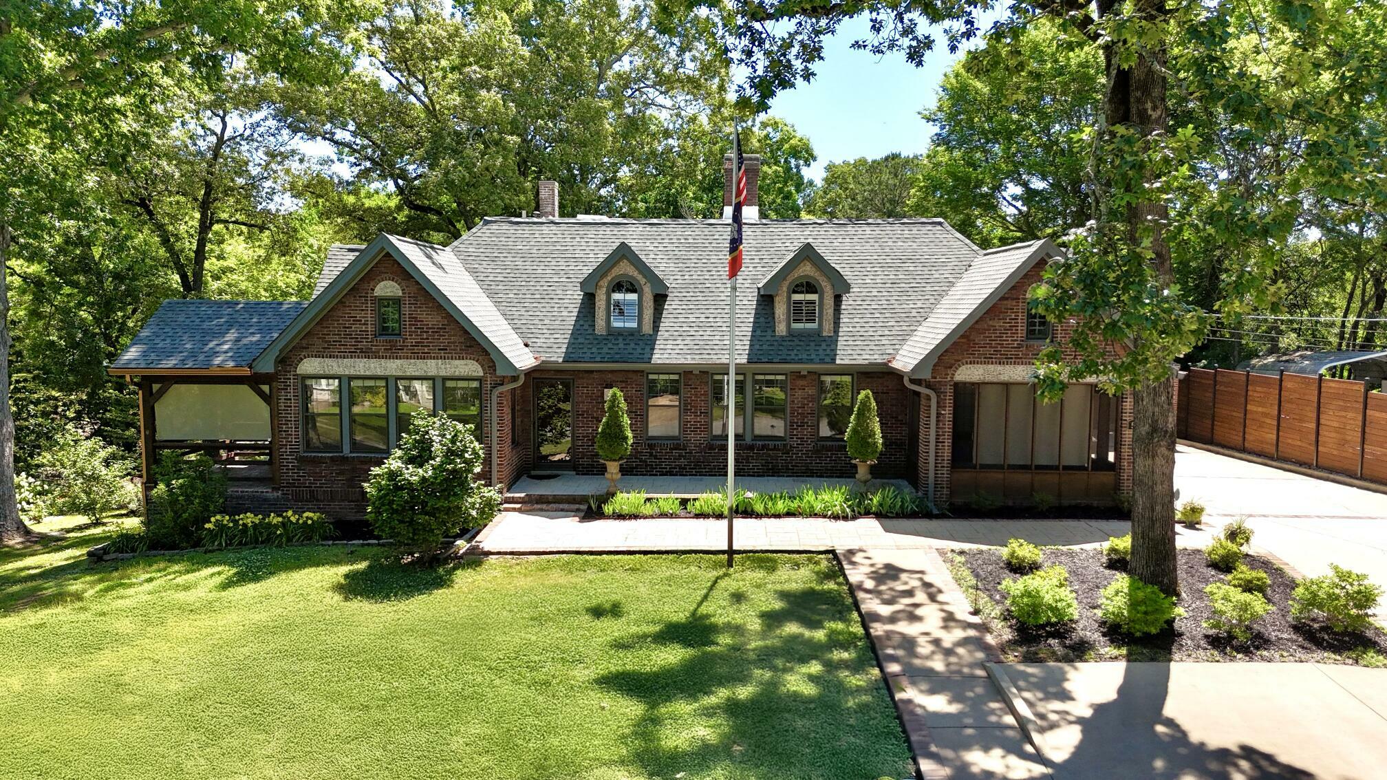 Property Photo: 520 Robins Street MS 38804