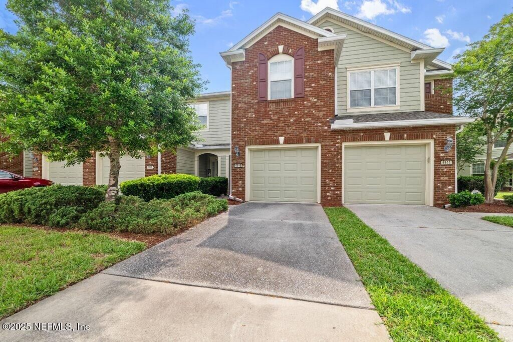 Property Photo:  6946 Roundleaf Drive  FL 32258 