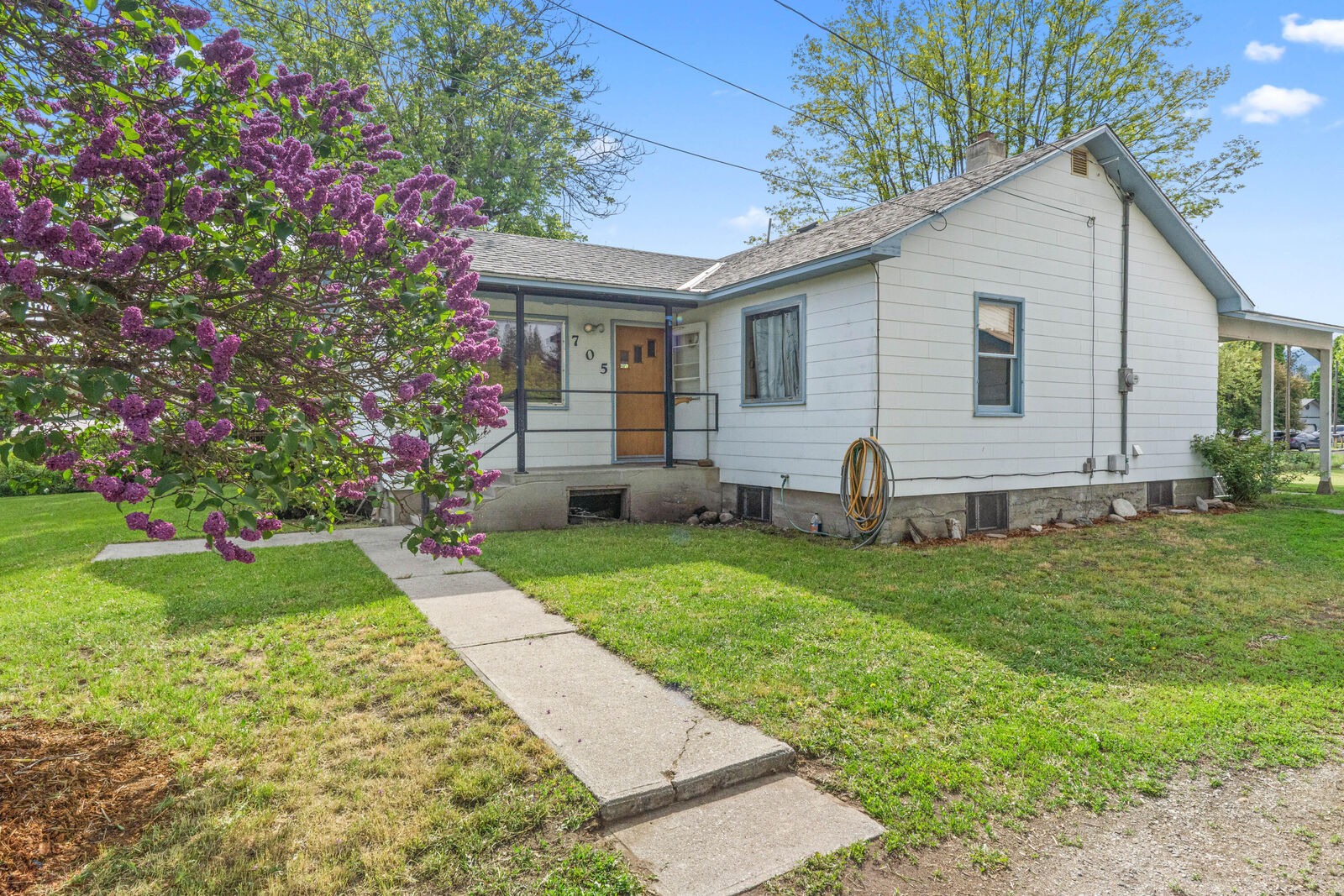 Property Photo: 705 Old Kettle Rd WA 99141