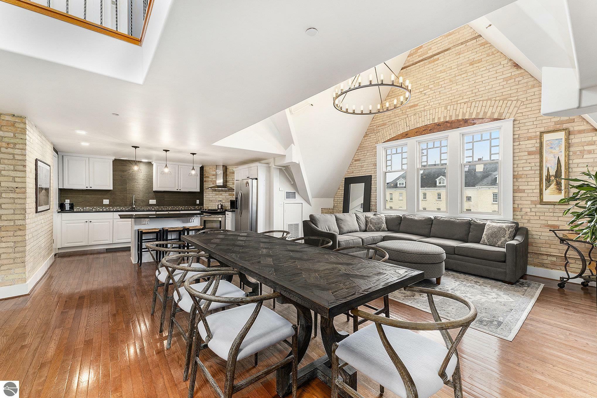 Property Photo:  810 Cottageview Drive  MI 49684 